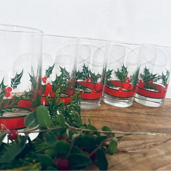 🎉HOST PICK🎉 Libbey  Holly & Berries Set of 5 1980s Vintage Christmas Glasses - Picture 7 of 8